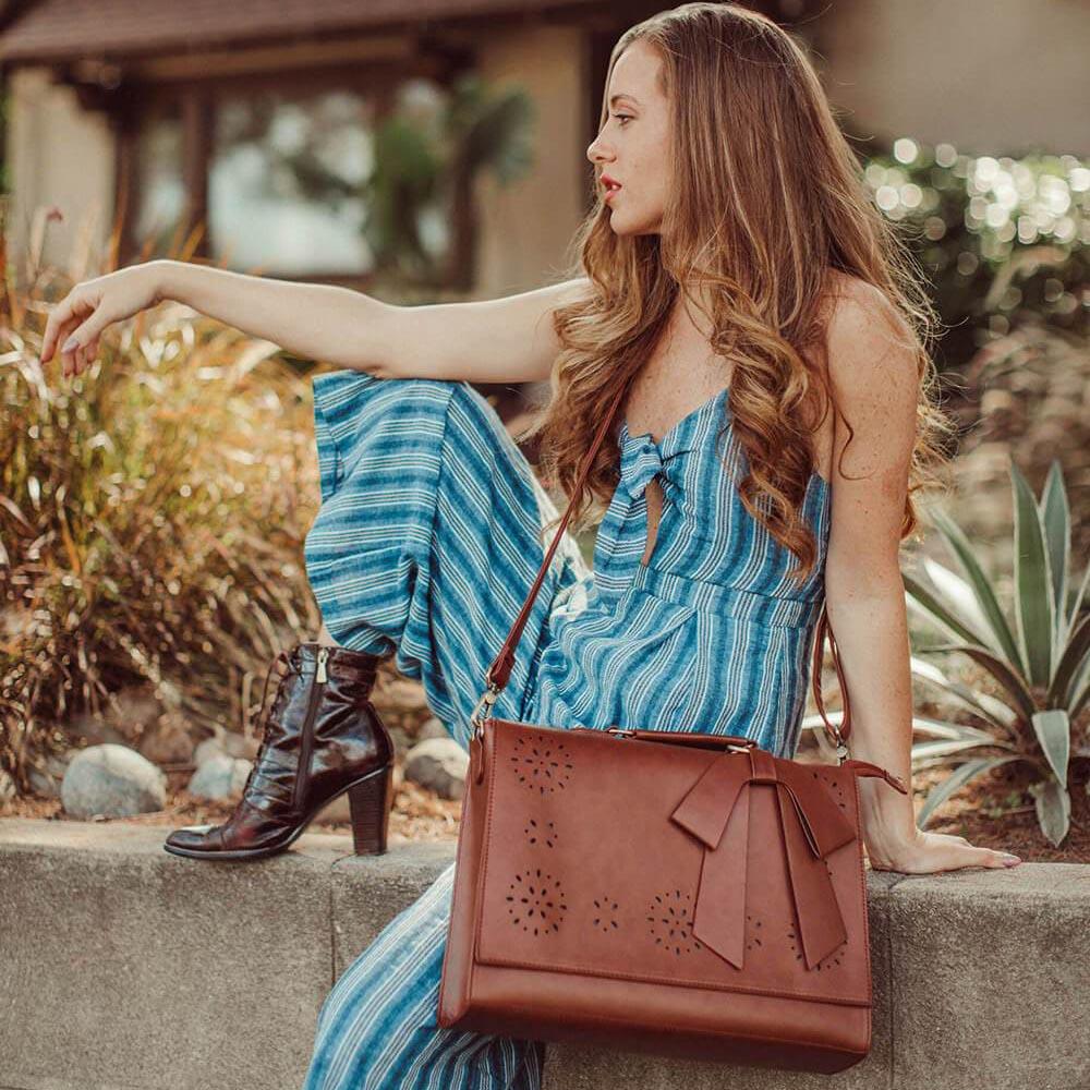Bernadette – Mochila de hombro con detalle de lazo