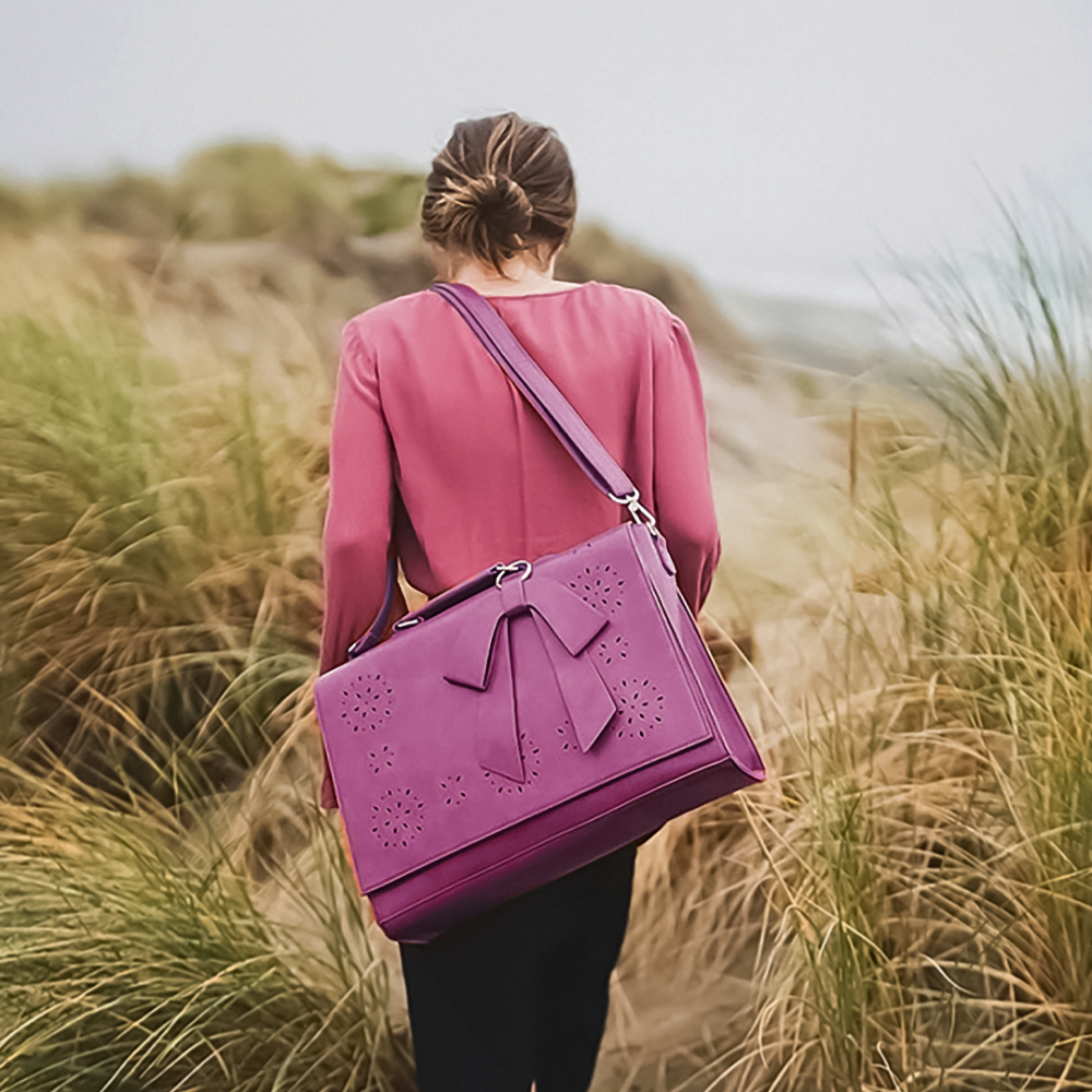 Bernadette – Mochila de hombro con detalle de lazo