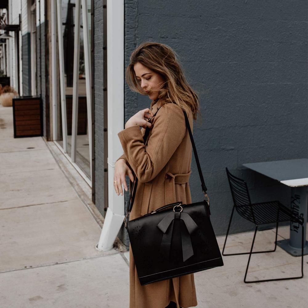 Bernadette – Mochila de hombro con detalle de lazo