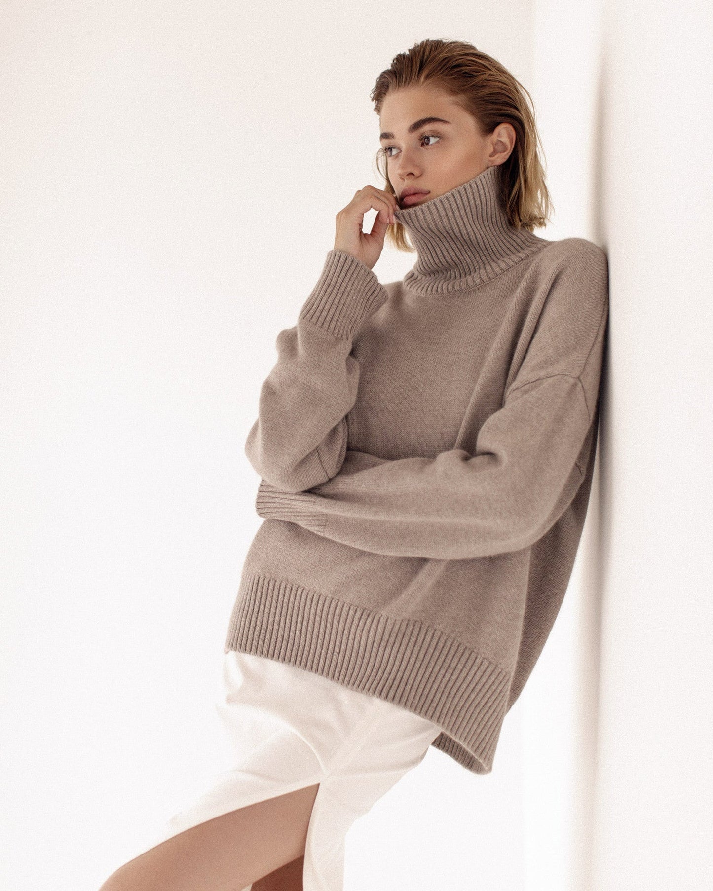 Cema – Jersey oversize con cuello alto