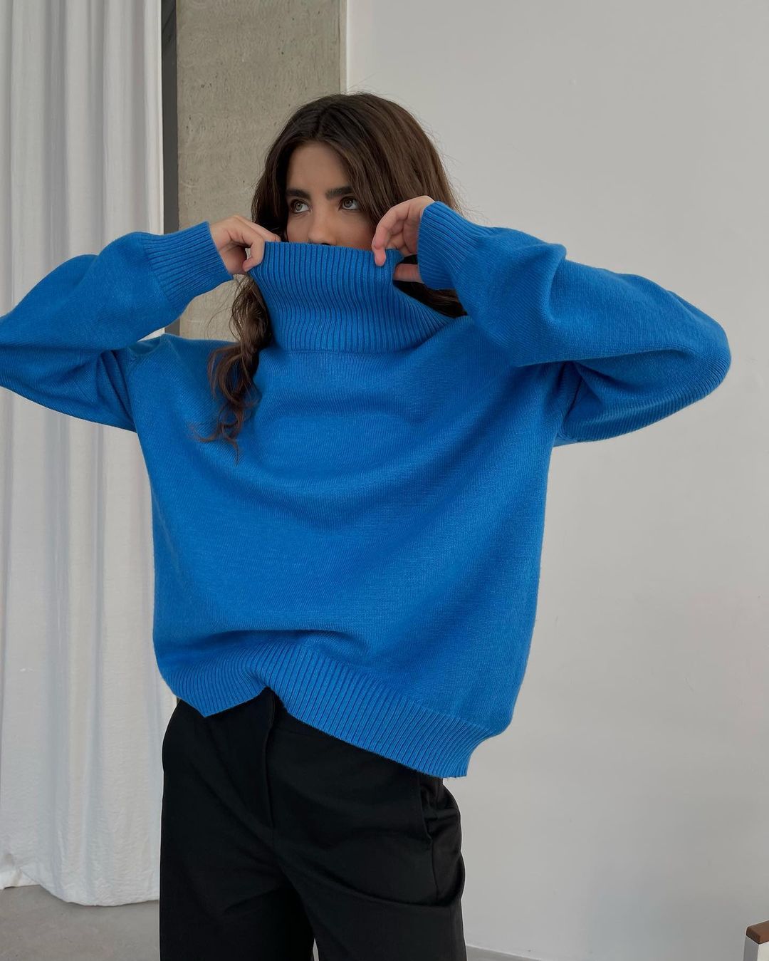 Cema – Jersey oversize con cuello alto