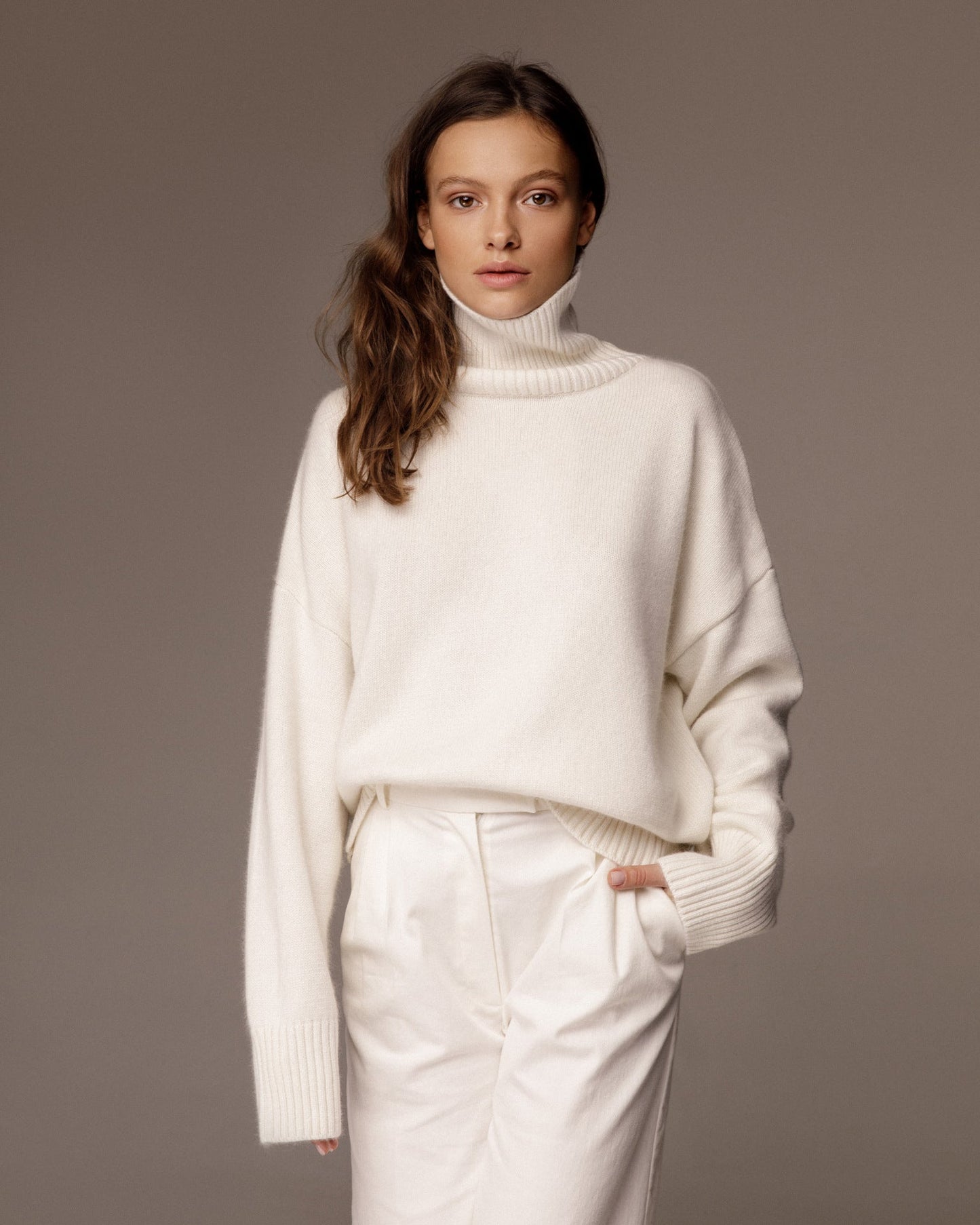 Cema – Jersey oversize con cuello alto