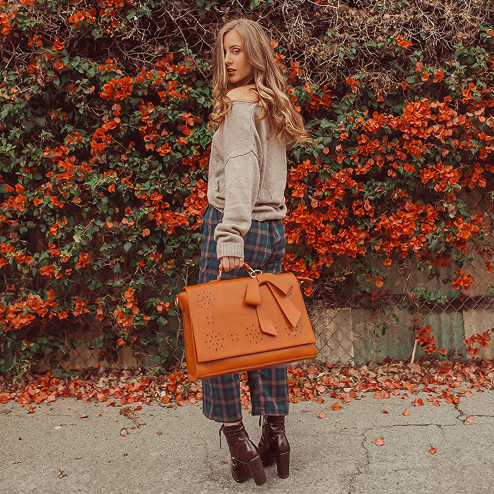 Bernadette – Mochila de hombro con detalle de lazo