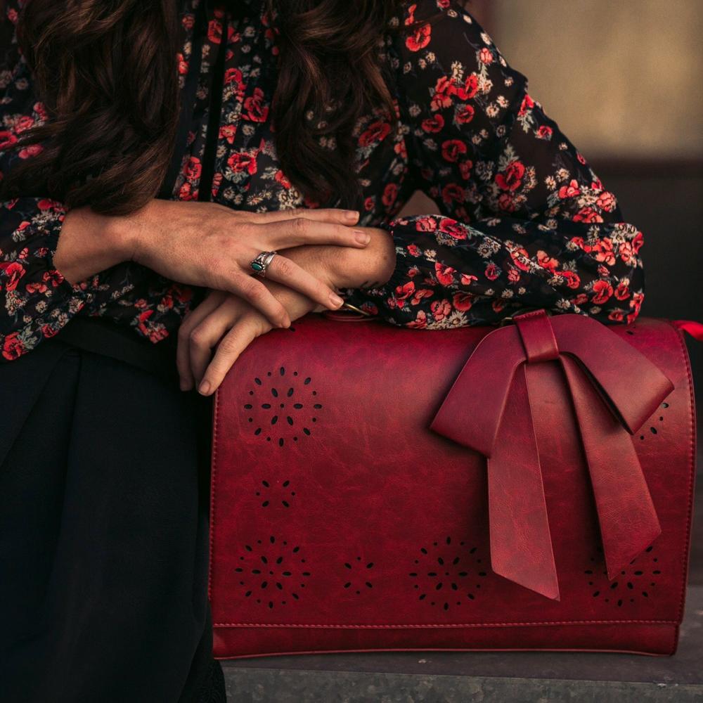 Bernadette – Mochila de hombro con detalle de lazo