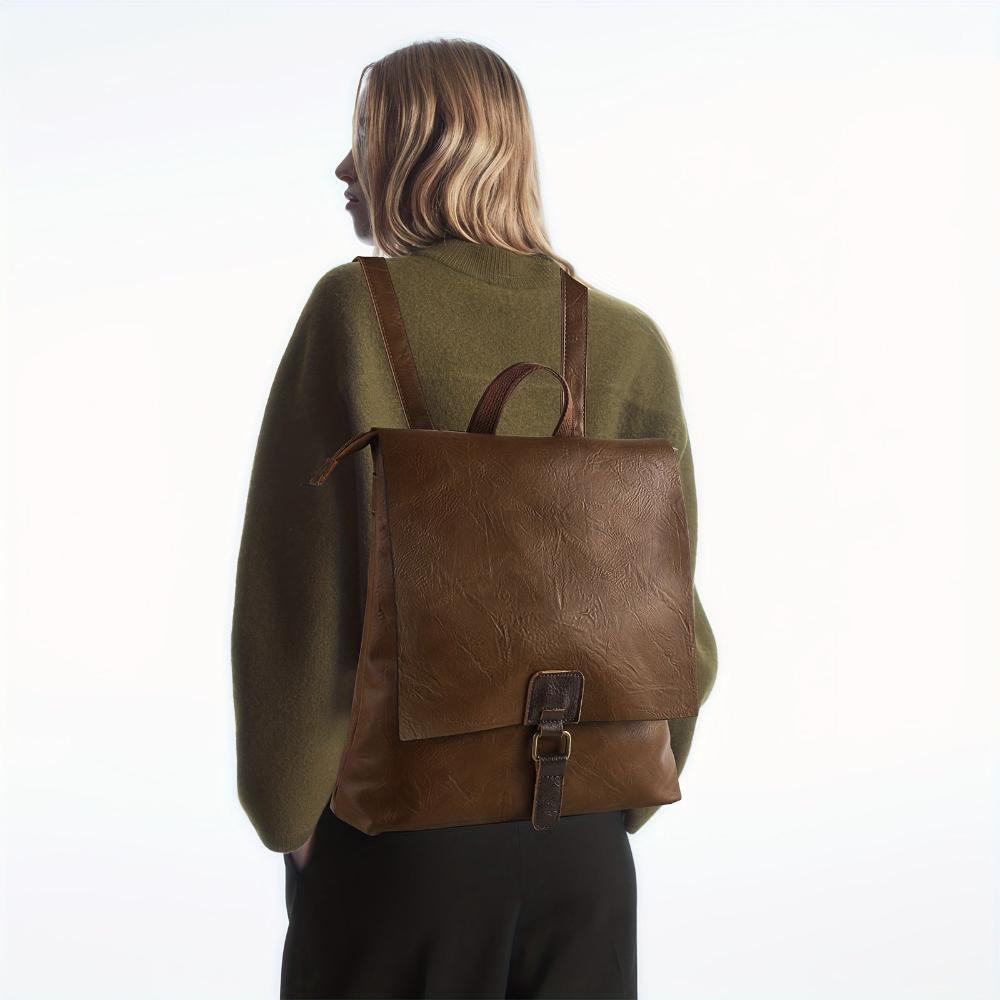 "Ermelinde – Mochila Retro Multifuncional" can be rewritten as "Ermelinde – Mochila Vintage Versátil".